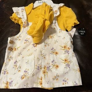 Baby girls nwt size 3/6 month jumper set!